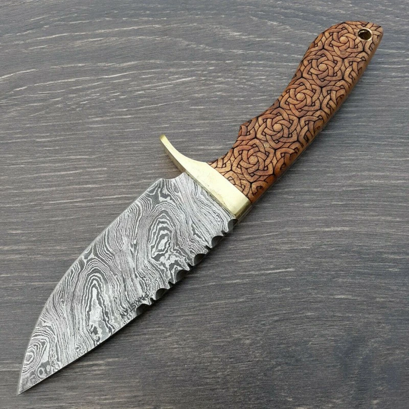 DM1208 Couteau Damas Celtic Knot Hunter Damas 256 Couches Manche Bois Etui Cuir – Image 5