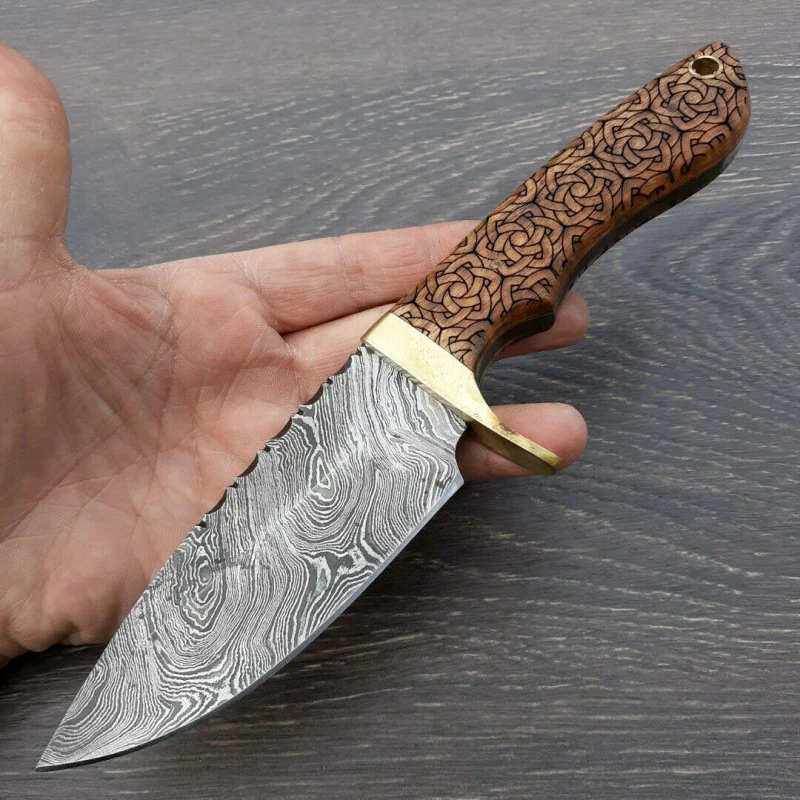DM1208 Couteau Damas Celtic Knot Hunter Damas 256 Couches Manche Bois Etui Cuir